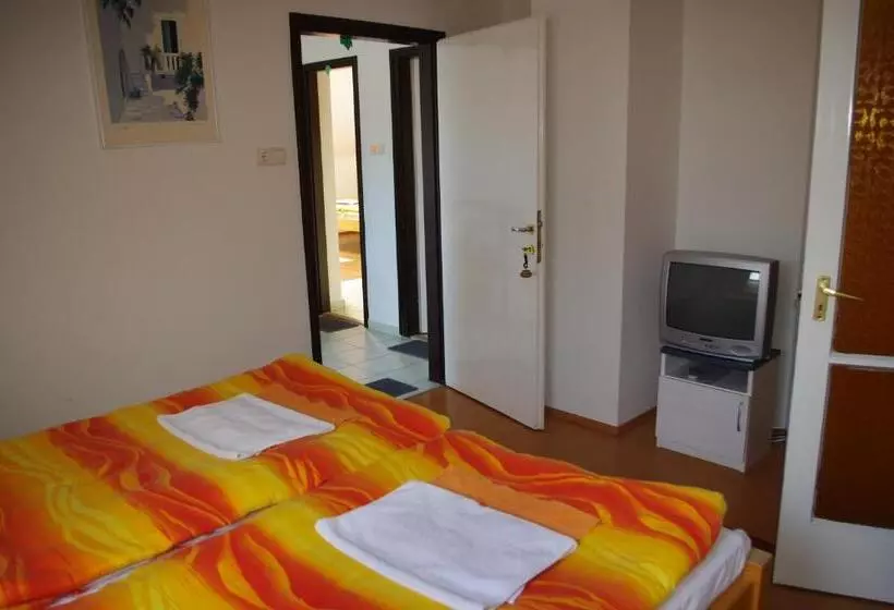 ペンション Vadszőlő Szálló és Étterem Bakonybél