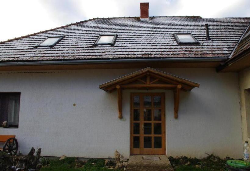 펜션 Vadszőlő Szálló és Étterem Bakonybél