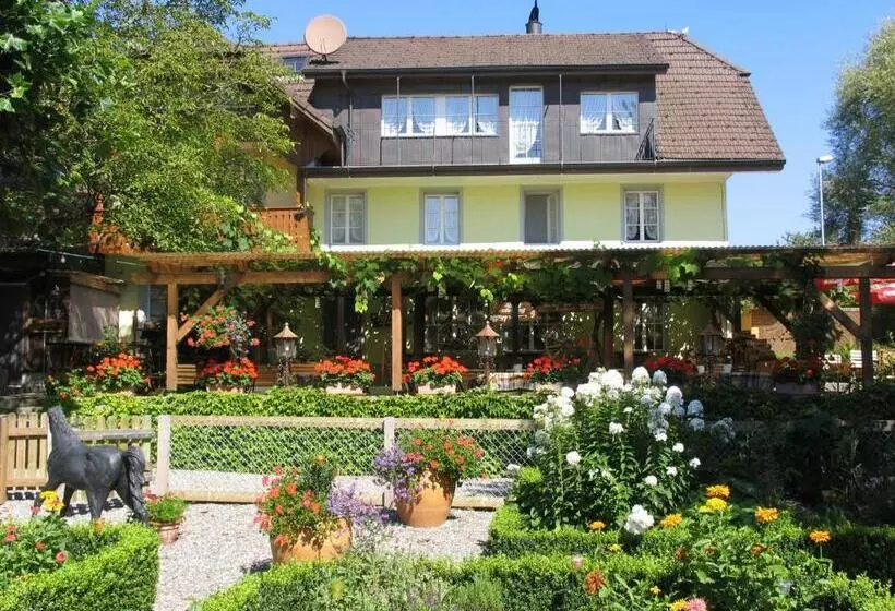 ペンション Wirtshaus Rutihof