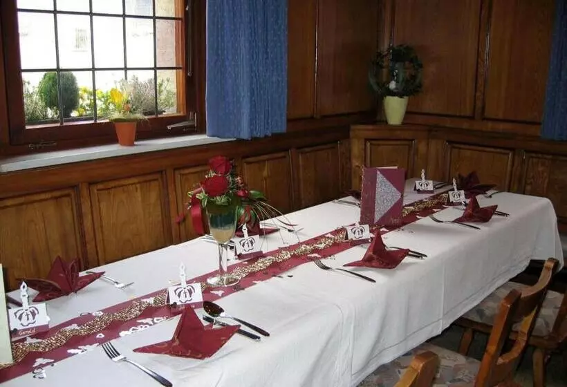 Retkeilymaja Gasthaus Zum Güldenen Rößlein