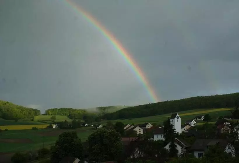 Aamiaismajoitus (B&B) Bnb Mönthal Im Jurapark