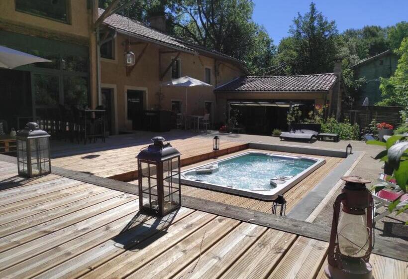 مبيت وإفطار Lili Paradis