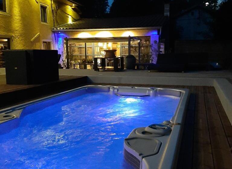 مبيت وإفطار Lili Paradis