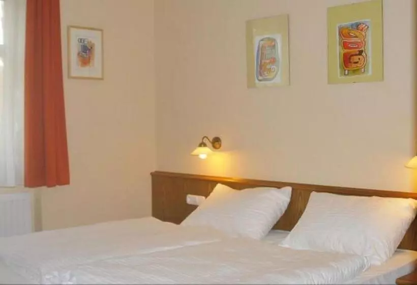 ベッドアンドブレックファースト Publo étterem és Panzió