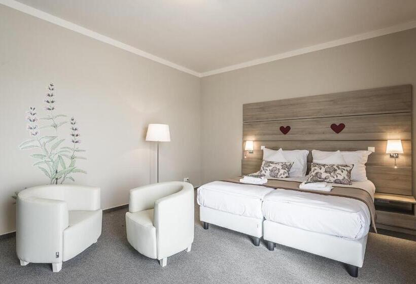 Отель Levendula