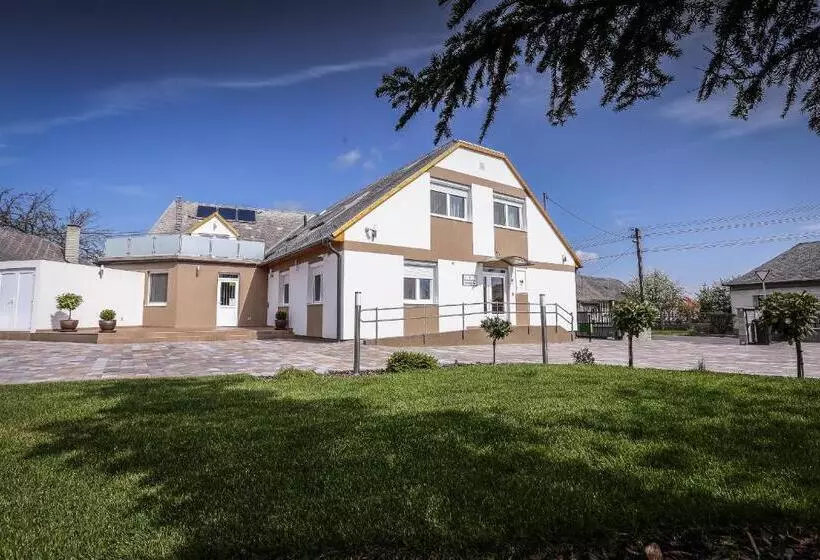 ペンション Gránátalma Vendégház