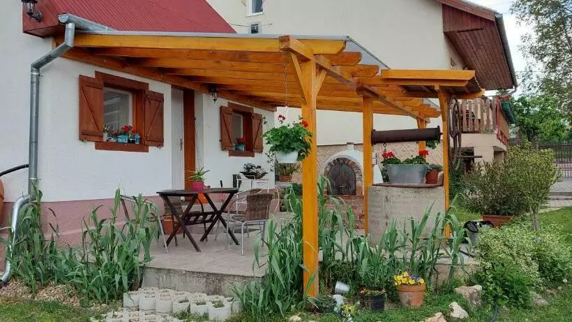 Majatalo Small House Apartment