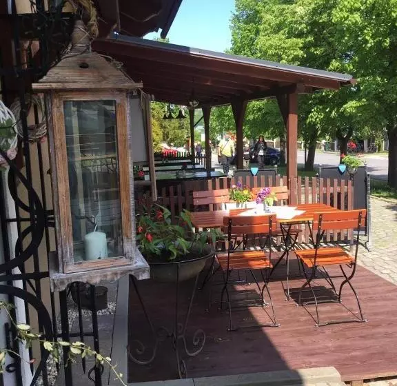 Majatalo U Námořníka Restaurant A Penzion