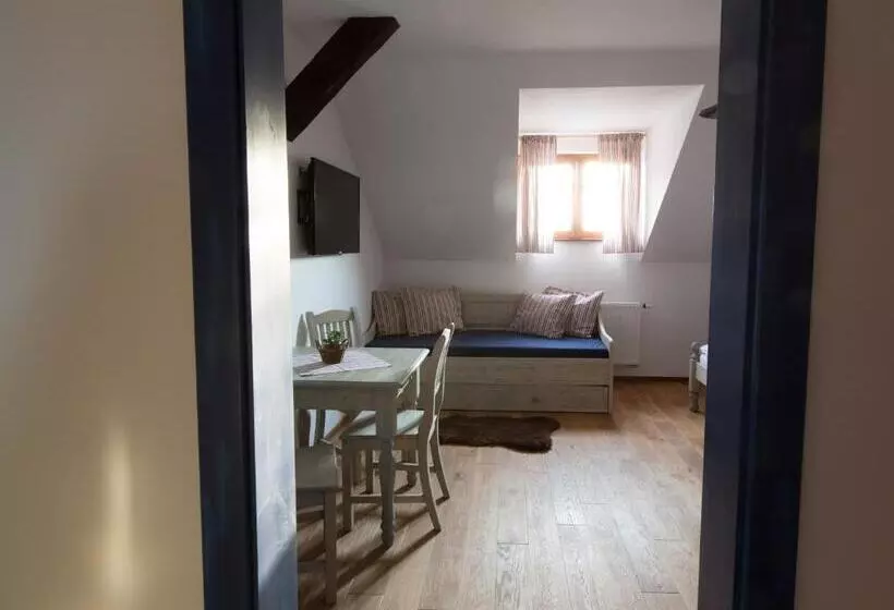 Majatalo U Námořníka Restaurant A Penzion