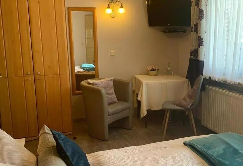 Retkeilymaja Restaurant Landgasthof Zum Wiesengrund