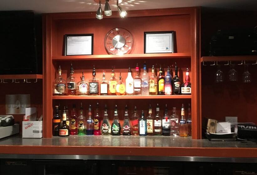 Общежитие Riverside Inn