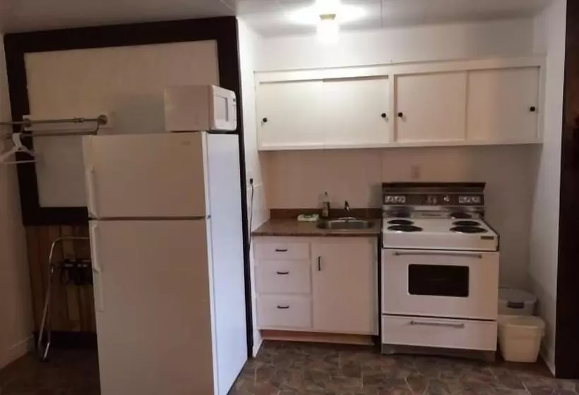 Aamiaismajoitus (B&B) Carleton Motel And Coffee Shop