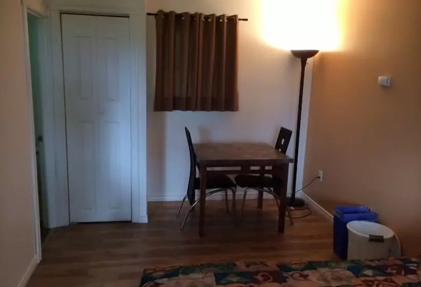 Aamiaismajoitus (B&B) Carleton Motel And Coffee Shop