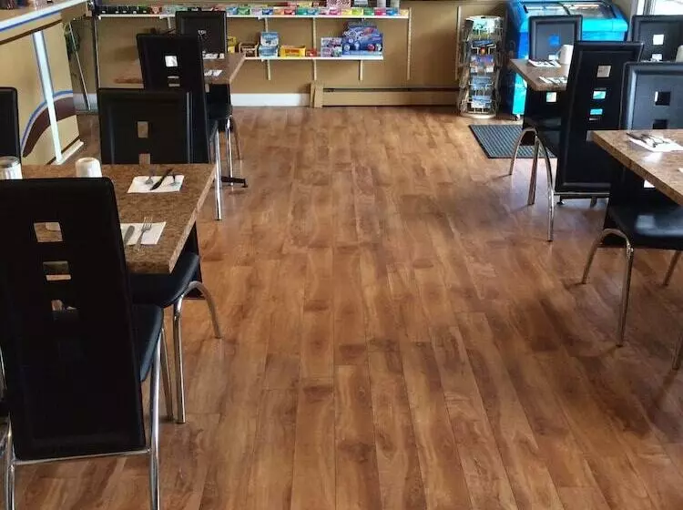 Aamiaismajoitus (B&B) Carleton Motel And Coffee Shop