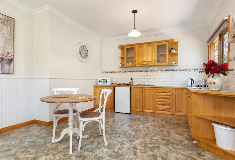 민박 Cockatoo Cottages