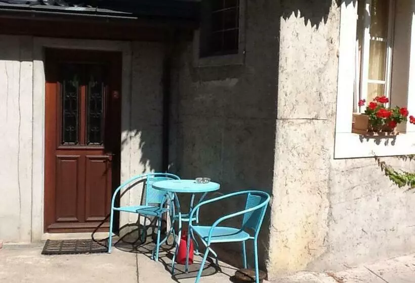 ベッドアンドブレックファースト La Tourelle