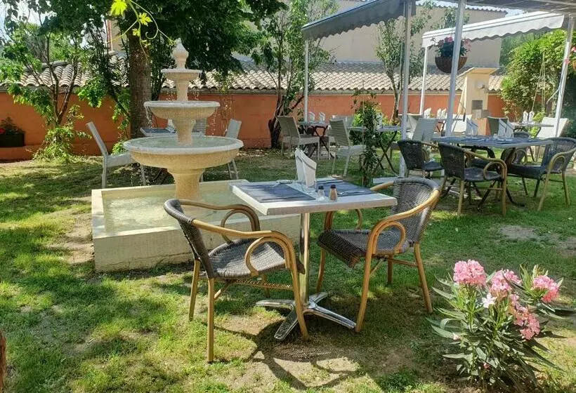 Hotelli Auberge Des Lacs Bleus