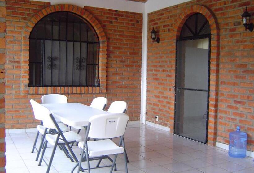 فندق Villas Del Monteón