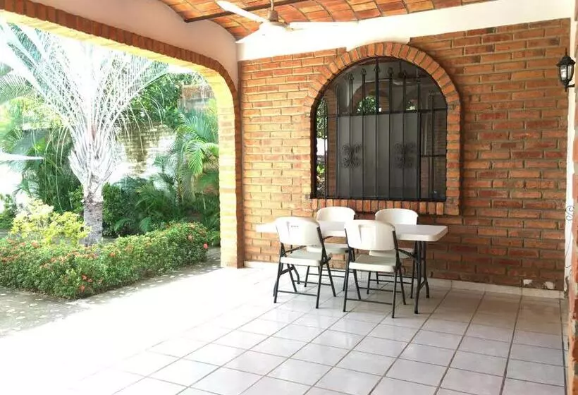 Hotelli Villas Del Monteón