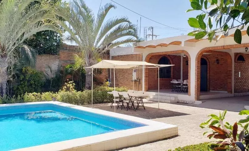 Hotelli Villas Del Monteón