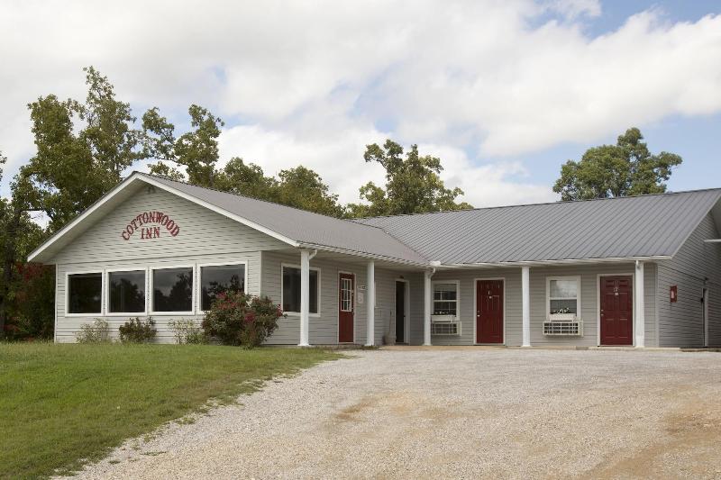 모텔 Cottonwood Inn