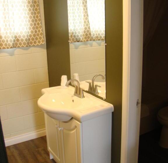 فندق على الطريق Paddock Inn