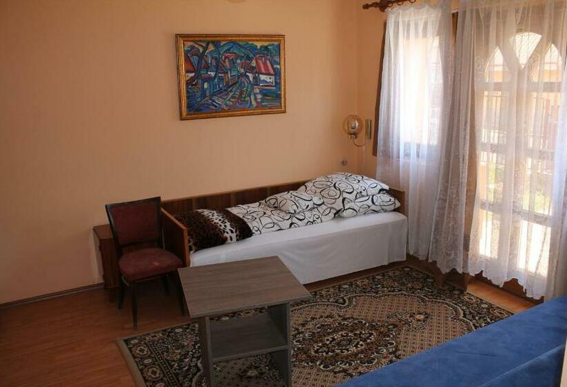 بنسيون Diófa Vendégház