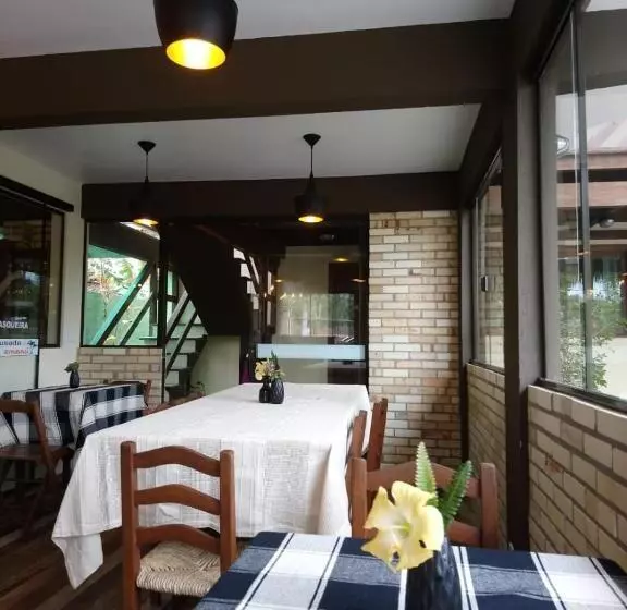 ペンション Pousada Villa Embaú