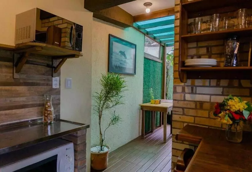 ペンション Pousada Villa Embaú