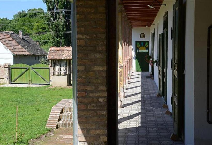 Пансион Zengőalja Vendégház