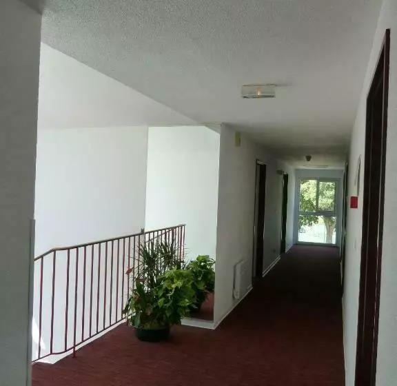 Отель Hôtel Hexagone