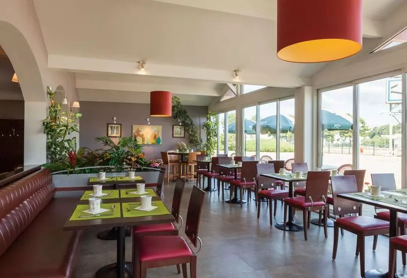 Отель The Originals City, Hôtel Les Bruyères, Dax Nord