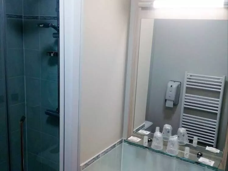 Отель The Originals City, Hôtel Les Bruyères, Dax Nord