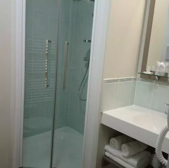 Отель The Originals City, Hôtel Les Bruyères, Dax Nord