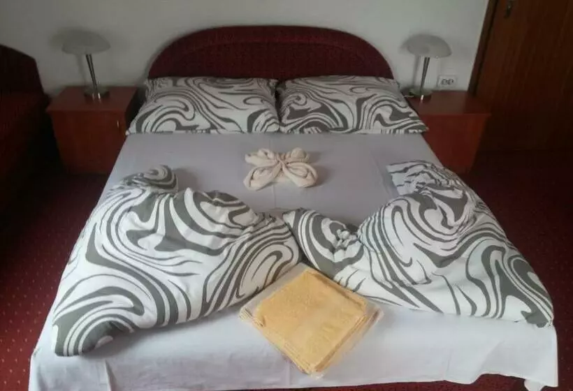 Retkeilymaja Polgármester étterem és Panzió