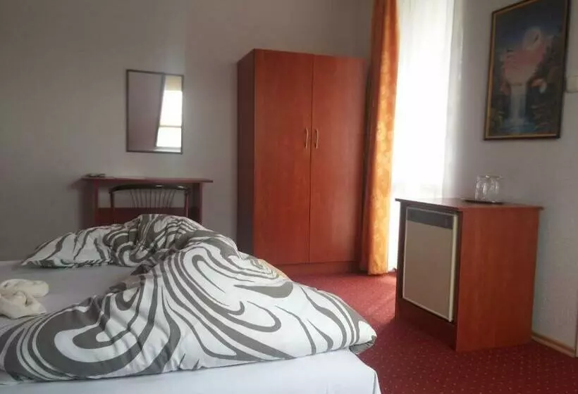 Retkeilymaja Polgármester étterem és Panzió