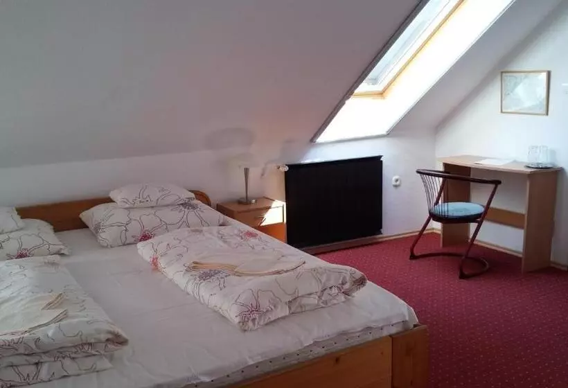 Retkeilymaja Polgármester étterem és Panzió