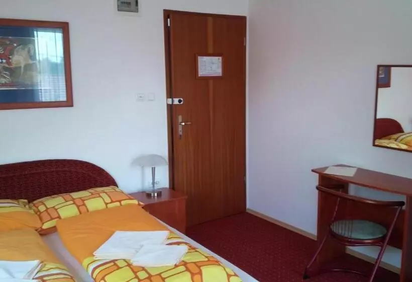 Retkeilymaja Polgármester étterem és Panzió