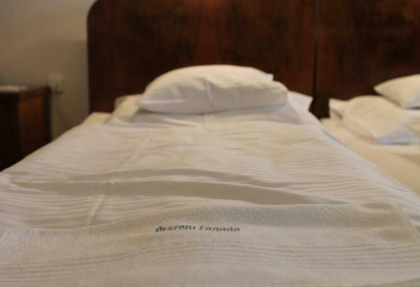 הוסטל őrszem Fogadó