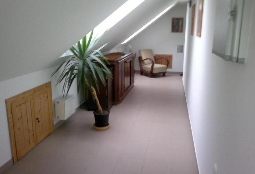 הוסטל őrszem Fogadó