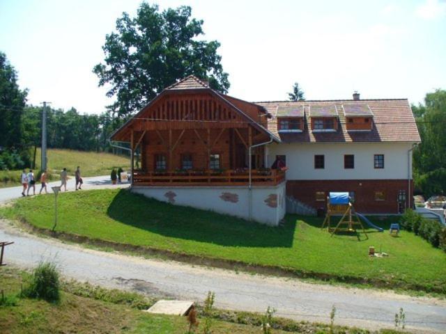 הוסטל őrszem Fogadó