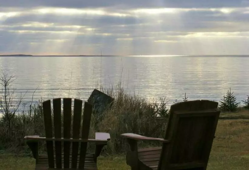 Retkeilymaja Seawind Landing Country Inn