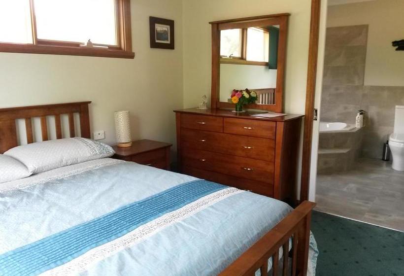 Eagle's Roost Farmstay B&b