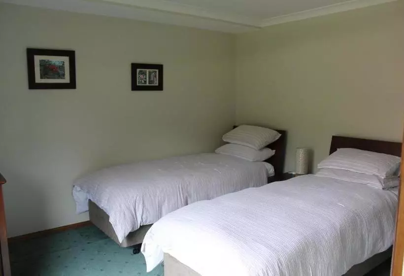 Eagle's Roost Farmstay B&b