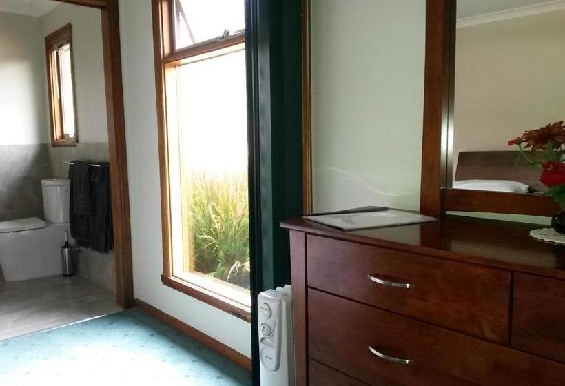 Eagle's Roost Farmstay B&b