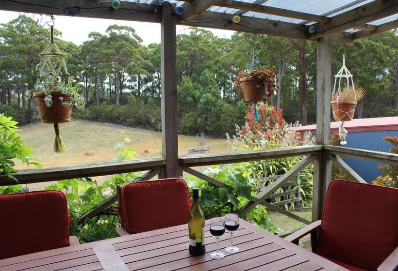 Eagle's Roost Farmstay B&b