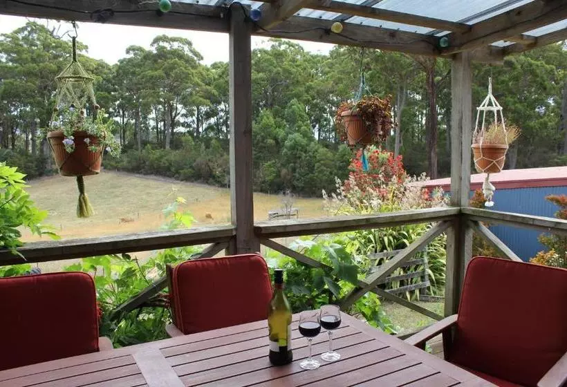 Eagle's Roost Farmstay B&b
