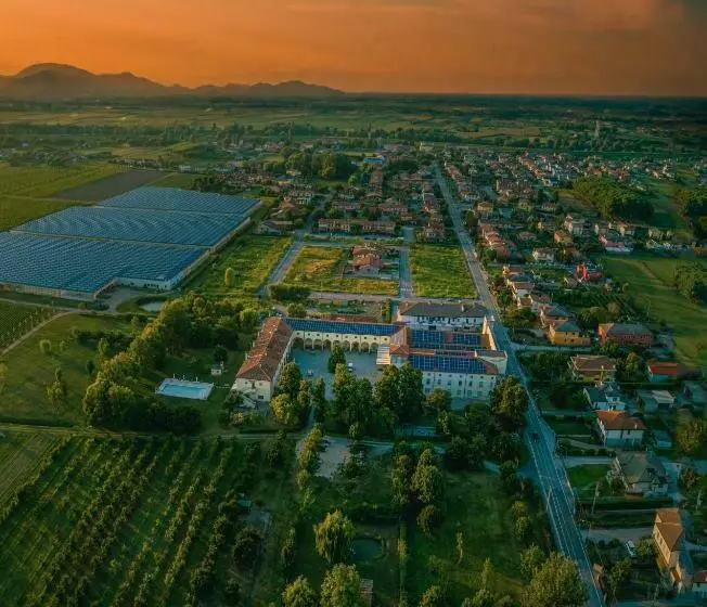 هتل Agriturismo Corte Carezzabella