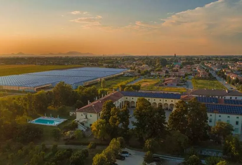 هتل Agriturismo Corte Carezzabella