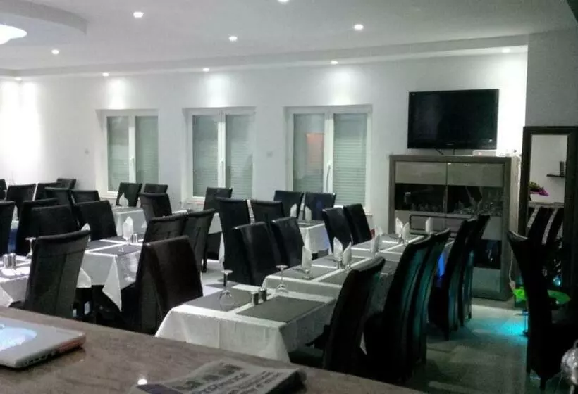 Hotelli Hôtel Restaurant Le Mistral